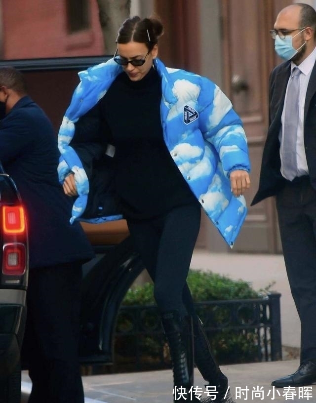 高跟鞋|孟晚舟携老公露面!穿黑裙长发披肩温柔优雅,抬头看丈夫一脸崇拜