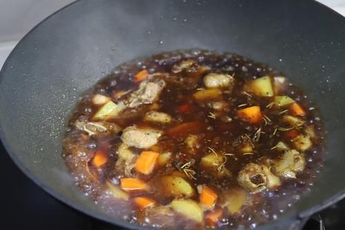 迷迭香|香喷喷的排骨焖饭,做法超简单!孩子一口气吃了两碗,想挑食都难