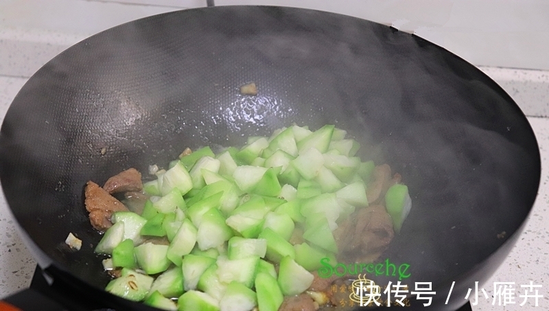 香葱|夏天要多吃此瓜,清热解暑,加猪肝炒一炒,脆甜鲜美营养高!