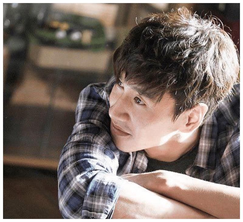 金鐘國|李光洙不跑了，1米92的長頸鹿受傷了，活了11年的綜藝節(jié)目真老了