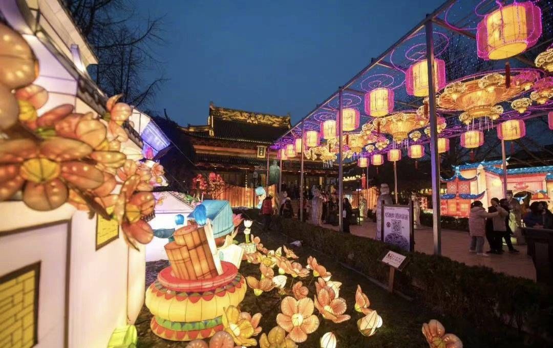 全家福！川大教授王红：小年“送灶神” 大年赏花灯 年夜饭有寓意｜口述民俗·我们的春节记忆