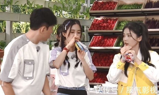 白鹿挑战一次吹14个口哨,baby紧张到做“禁言”手势,林一在围观