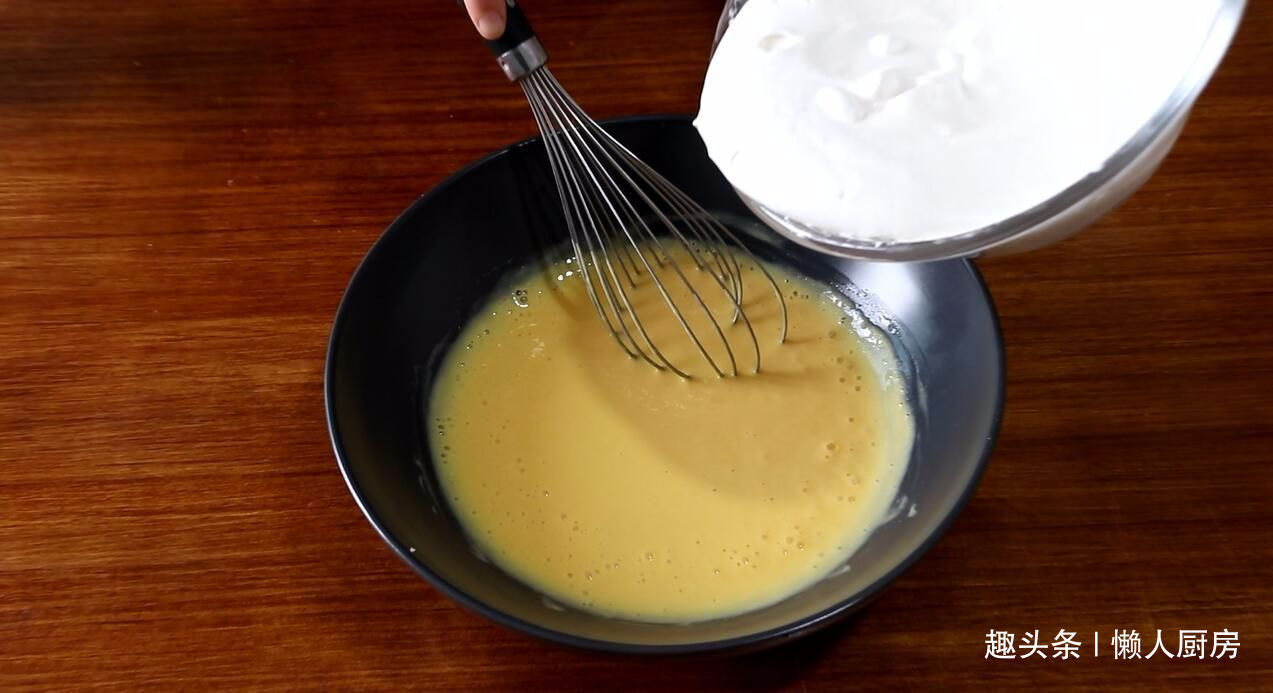 不用烤箱,教你做慕斯蛋糕,口感细腻丝滑,入口即化,好吃不上火