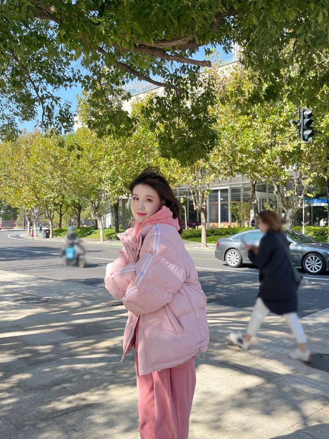 黄黑皮|看过这组羽绒服搭配,才知道冬季要保暖也要优雅,低调高级