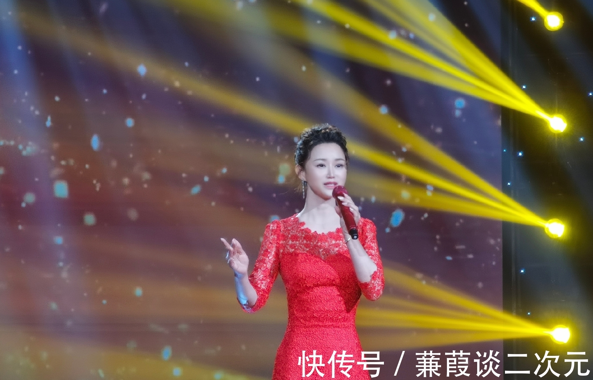 舞臺(tái)|鄧超予再登央視舞臺(tái),唱響你心中的歌!《愛無冬季》引爆觀眾淚腺