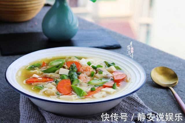 朋友圈发了1个豆腐菜,有55个人问我做法,说真是太好吃了