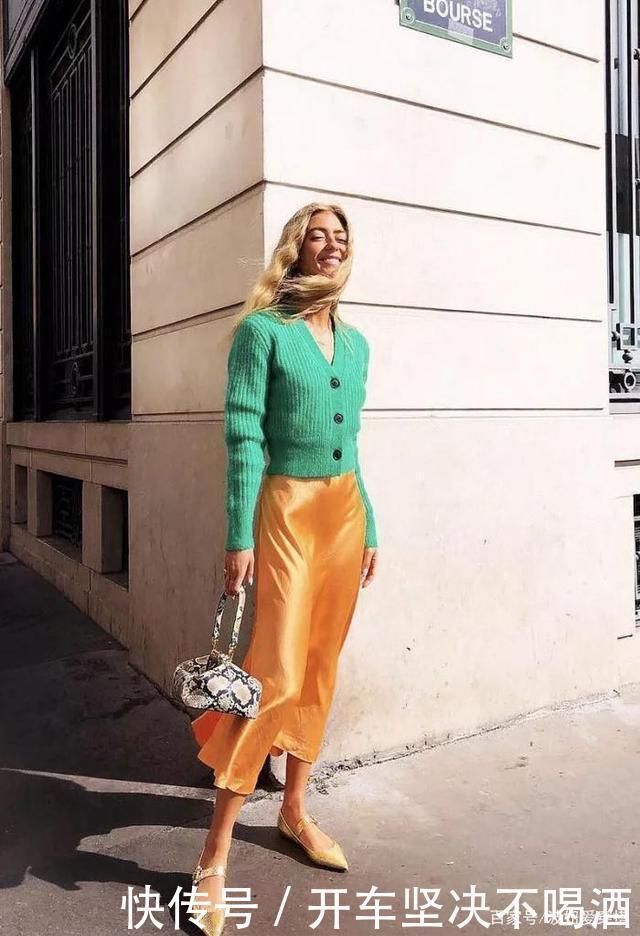 “奶奶衫+连衣裙”才是今秋最佳打开方式!不仅减龄,还特显气质