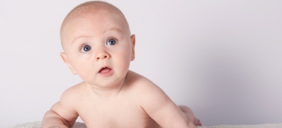 护士写错了宝宝的名字,但工作人员问是否要改,宝妈说不改