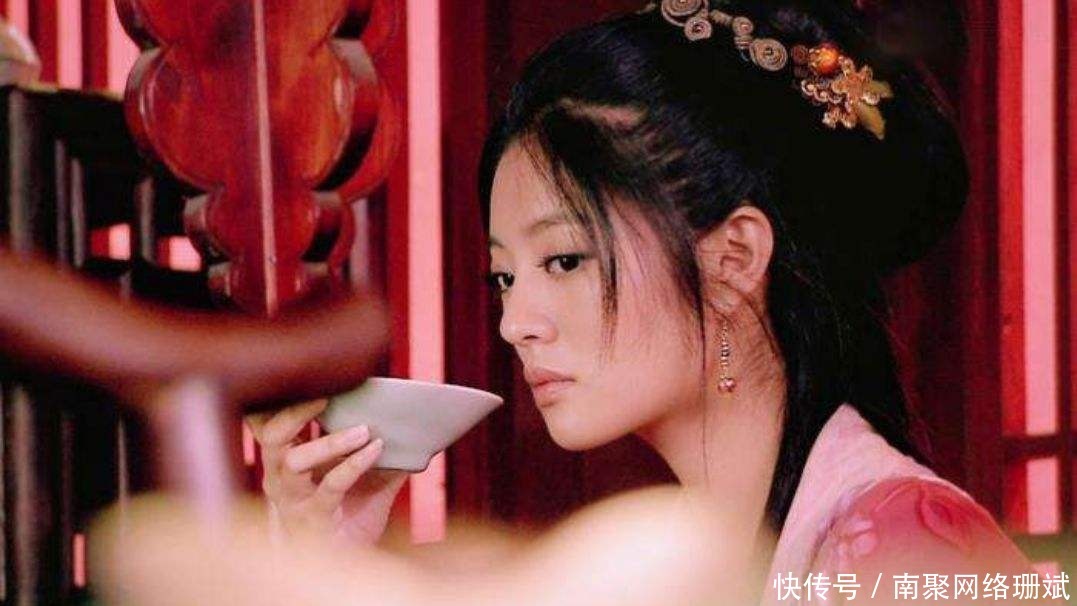 卢俊义先后三次被忽悠,每次都有人提醒他,就是不听