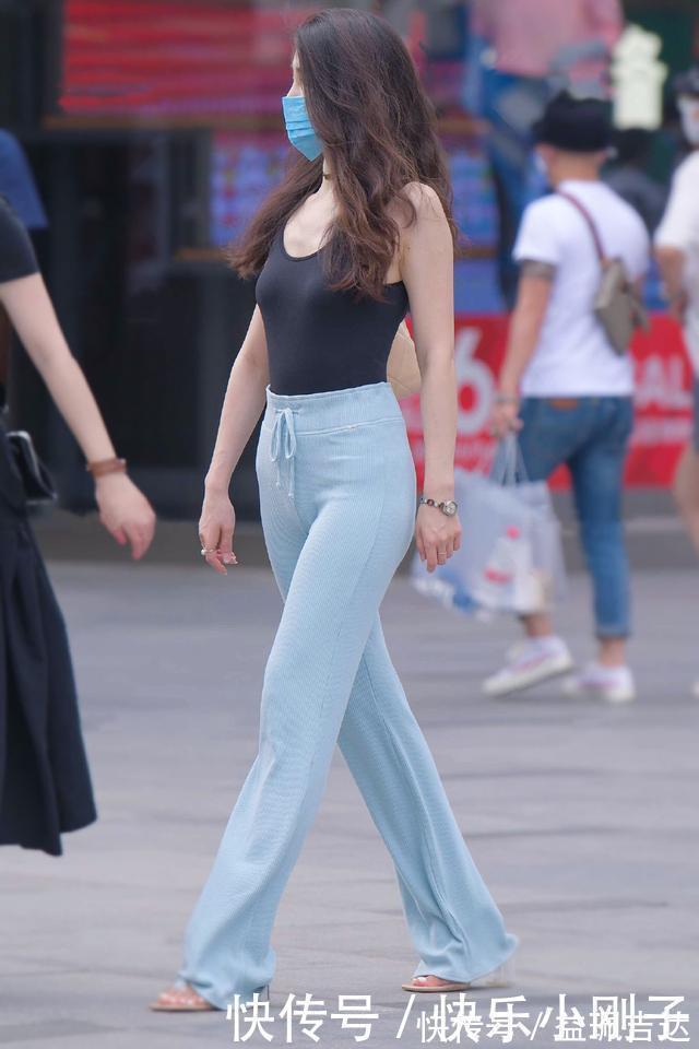 休闲装|简约的贴身背心,可以修饰身体曲线,尽显时尚潇洒