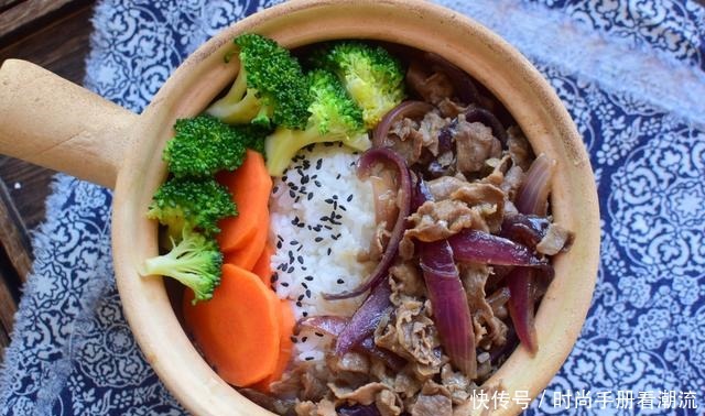 秋天牛肉这样吃,不油不腻,好吃下饭,汤汁都不剩一滴,太香了