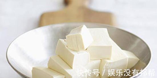 白色|人老后会有老年斑？营养专家忠言：吃2种白色食物帮你消除