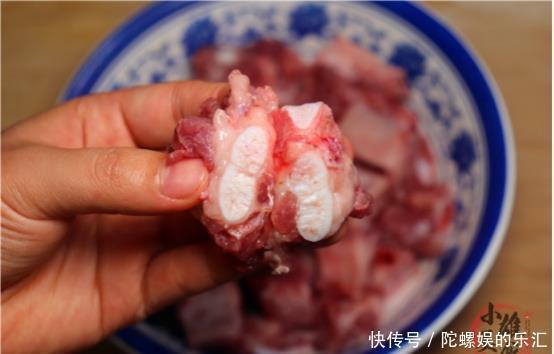 大红伞|买排骨时，选“肉多”还是“肉少”的好？老板娘无意透露了底