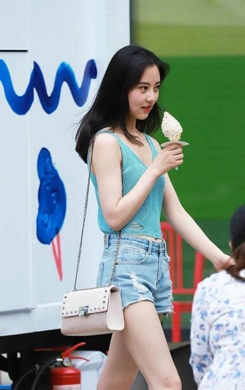 街拍人见人爱,花见花开的清纯美女,真是让人百看不厌