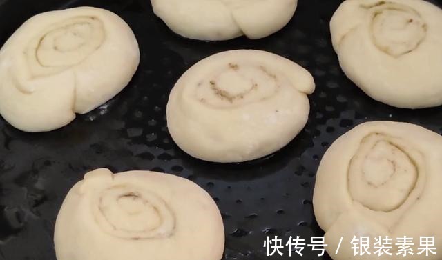 发面直接加酵母粉和白糖是大错,教你一小妙招,发面只需10分钟