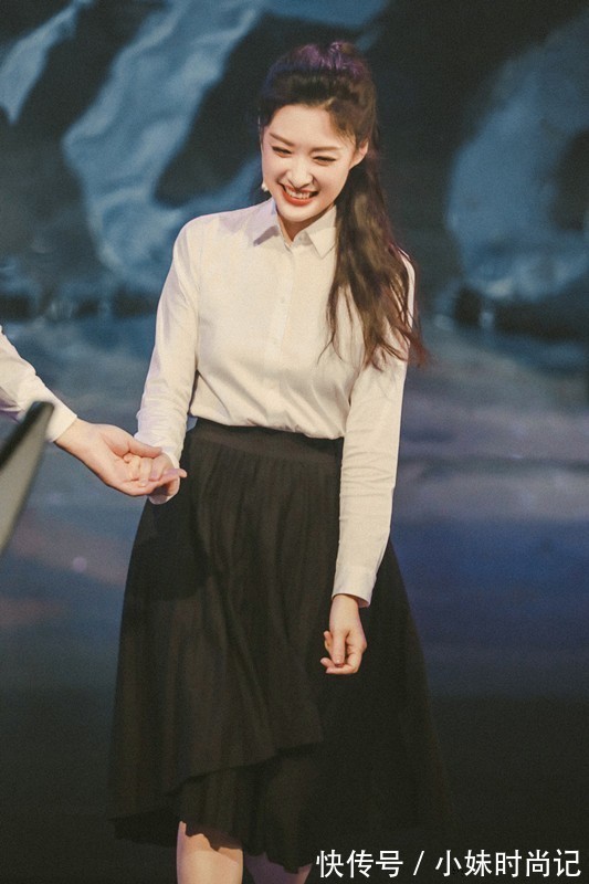 西服套装|周涛才是真女神!53岁穿青色渐变礼裙气质倾城,冠绝一众女星