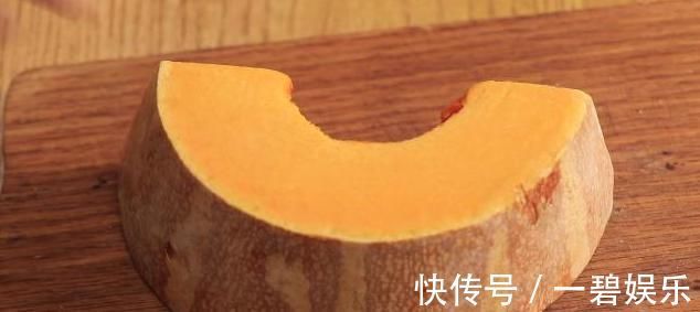 南瓜丸子|南瓜丸子这样做太好吃,无水无油,补钙强骨,出锅孩子抢着吃!