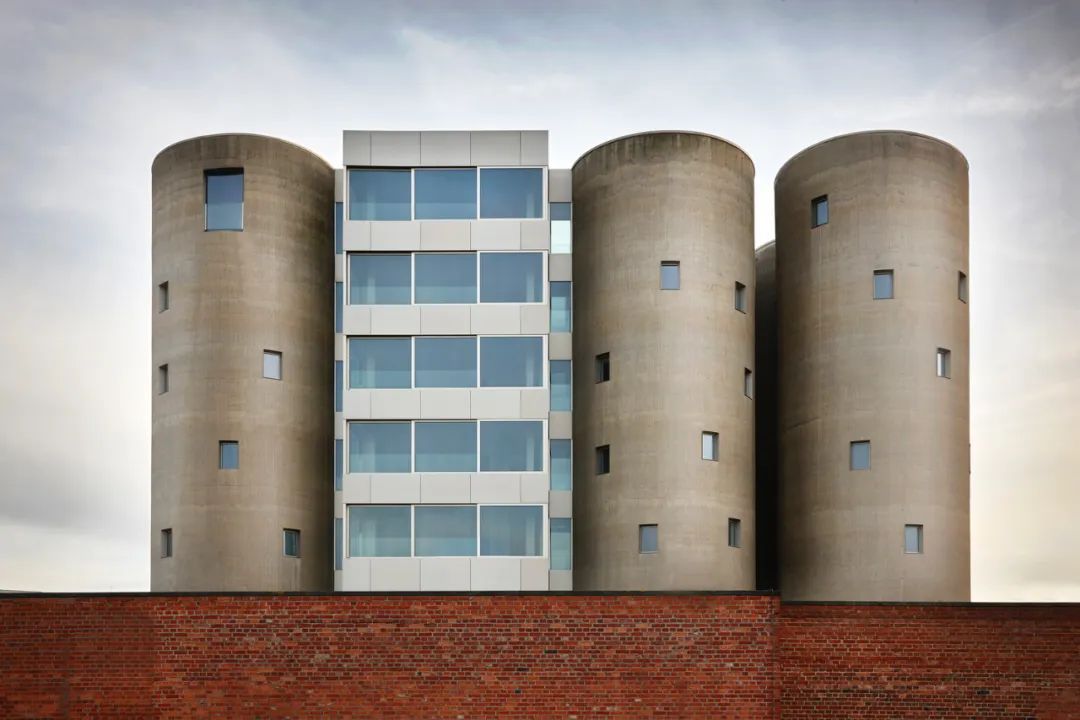 努维尔|有里又有面,千变万化的油罐筒仓