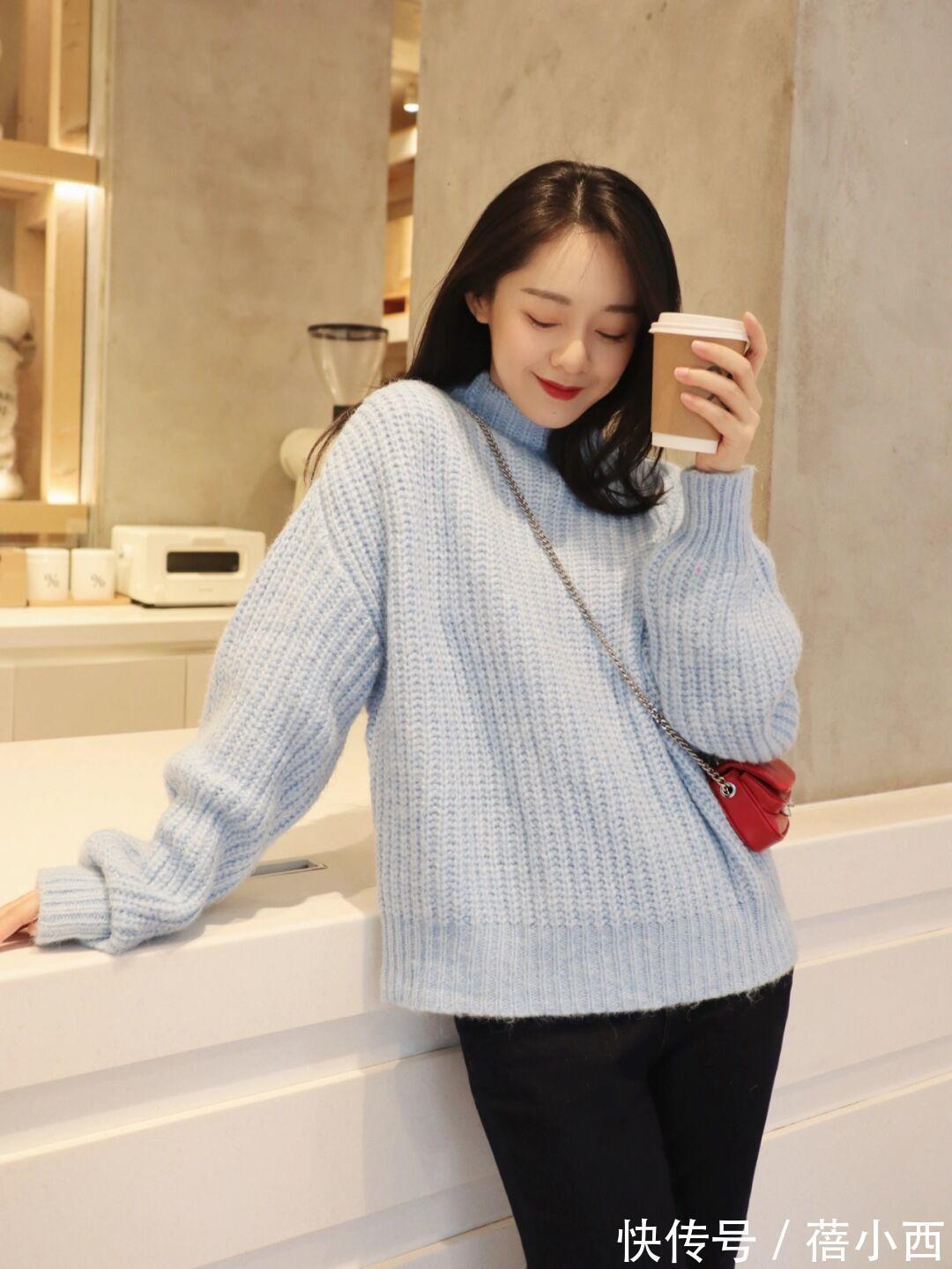 黄黑皮|穿衣简约高级的女性,都有这4件“毛衣”,看极简风博主就知道了