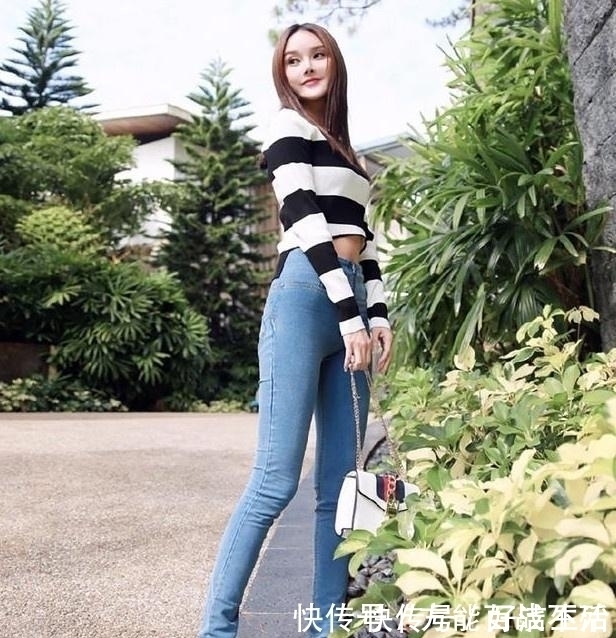 版型 女神穿搭：甜美百搭的牛仔裤美女，展现自然匀称美！