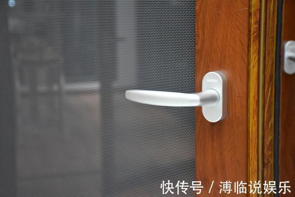 装修|雨天窗边经常漏水选购铝合金窗注意4点,一年四季不透风不漏雨