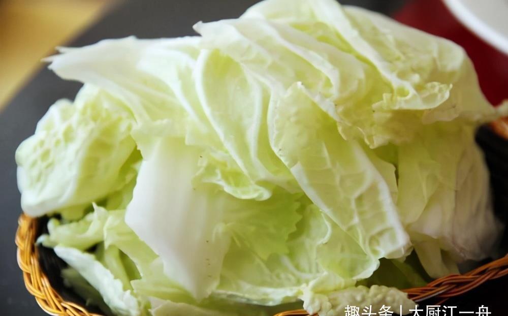 粉条|白菜炖粉条,做好吃可不简单,教你饭店独特做法,比吃肉还过瘾