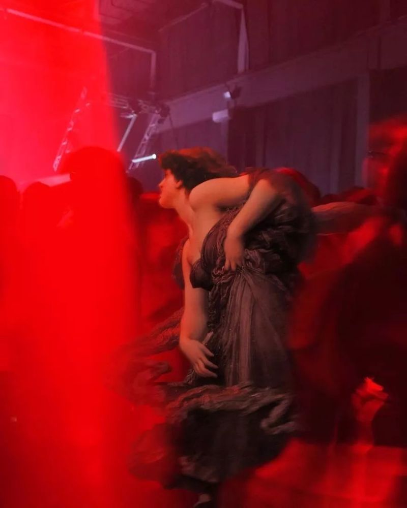 油画中的美人都跑了出来,就藏在我们周围,你能发现她们吗