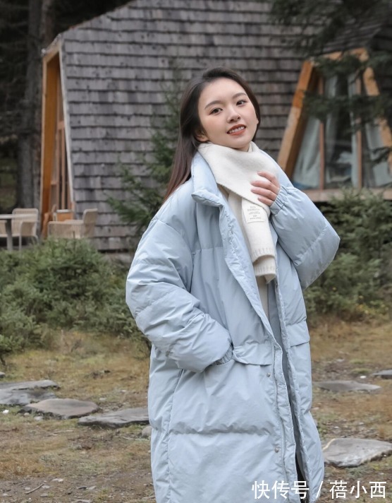 针织衫|女人穿“羽绒服”要注意2点,一是内搭二是下装,学会了很显气质