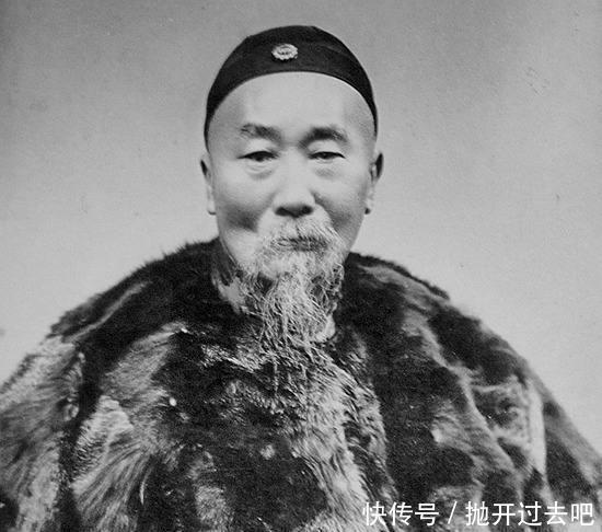 而下|只因儿子名气太大,一女子去世灵柩沿长江而下,沿途官员个个跪拜