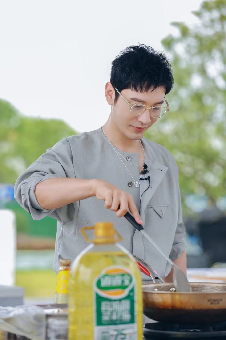 姚安娜|今晚率寧?kù)o、丁真、姚安娜等六人組營(yíng)業(yè)，“明學(xué)教主”黃曉明又在《中餐廳》放狠話了