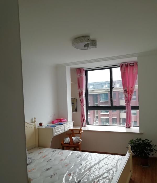 阁楼|老公坚持买顶楼,完工后还挺实用,一层变两层,尤其客厅,漂亮