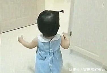 宝妈|爸爸喝醉趴厕所,妈妈生气不理,2岁女儿的举动让人直呼太暖心