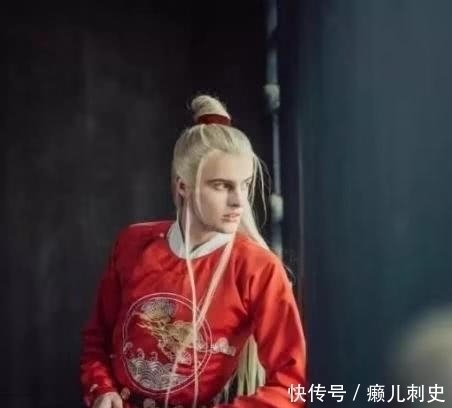 小哥|外国穿小哥汉服，意外走红，抬头的一瞬间，网友：好像东厂公公