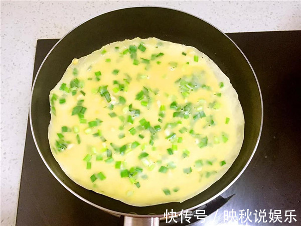 面糊|鸡蛋和韭菜也可以做早餐饼这样做鸡蛋饼，每天当早饭都不会腻！