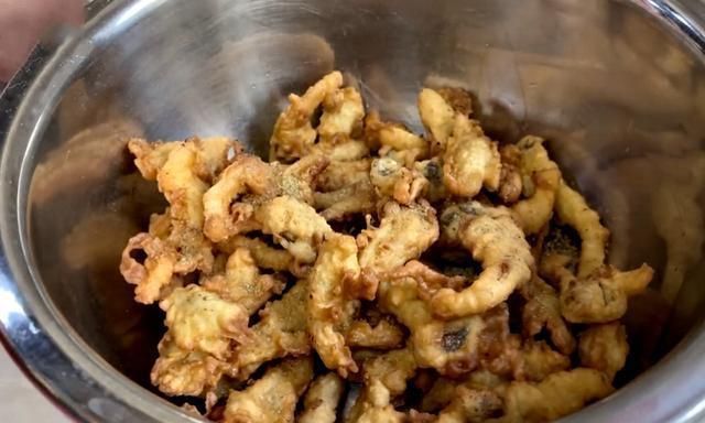 天冷,遇到这菜要多吃,不炒不煲汤,简单一做,外酥里嫩,真好吃