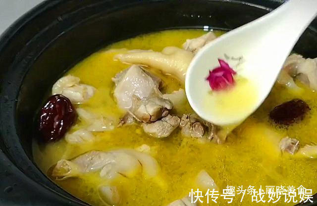 鸡肉|炖鸡汤，切记“三放”“三不放”的小窍门，汤鲜味美，好喝无腥味