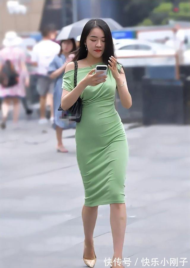 针织|美观优雅的连衣裙穿着更显得甜美可爱,舒适又显气质,减龄时尚
