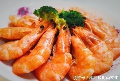 腥味|水煮大虾,放盐还是放醋牢记3个要点,虾肉鲜嫩,还无腥味