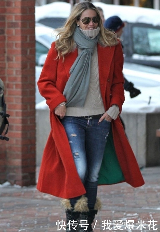 色大衣加温|躲避冬季的寒冷,让高领毛衣为大衣加温,你学会了吗?