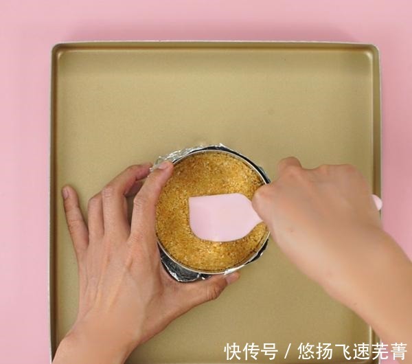 草莓慕斯蛋糕的做法,春季限定甜品,不用烤箱就能做