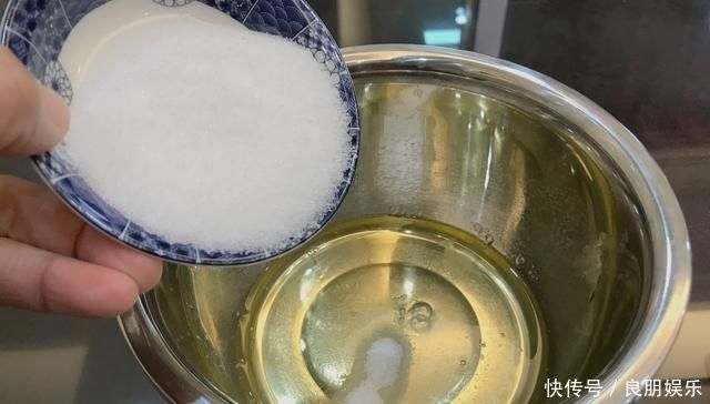 做电饭锅蛋糕,不需要加酵母,一样可以做出鲜香、软嫩的蛋糕