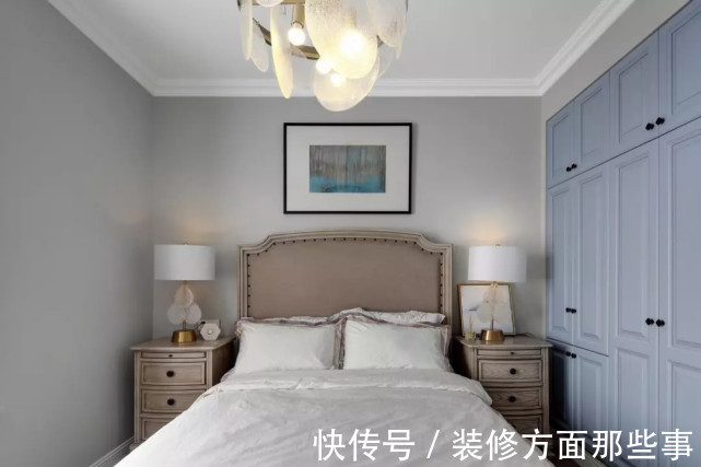 屏风|159平美式风四居室,沙发墙的居然是灰蓝色木质屏风