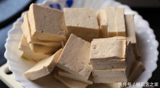 碎块|煎豆腐,不要直接下锅煎,多加1步,就算嫩豆腐也不碎块,不粘锅