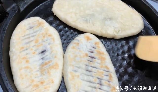 教你自己在家做的烧饼,比包子简单,比馅饼好吃,咬一口酥的掉渣