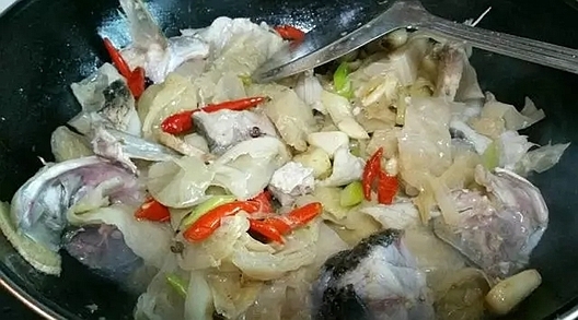 麻辣|天越热越想吃的一道菜，麻辣酸爽开胃，5分钟教会你做酸菜鱼！