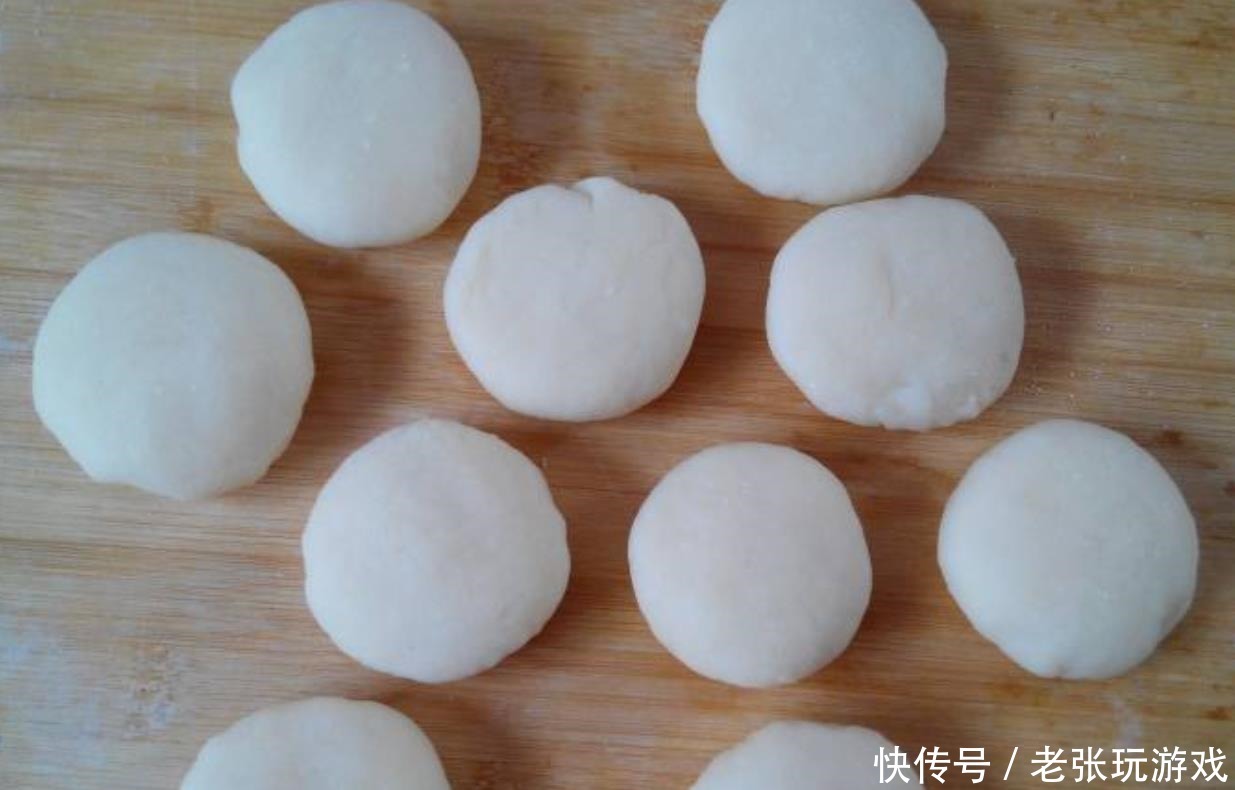 做炸糖糕,掌握2个技巧,不开裂不漏糖,外酥里软,个个空心