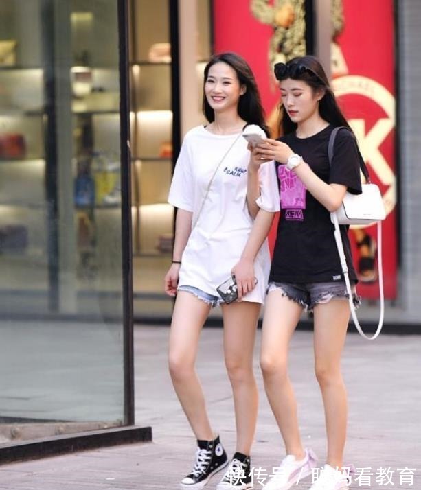 风格 深绿色西装外套搭配黑色打底衫，温婉柔顺，淑丽姣好！