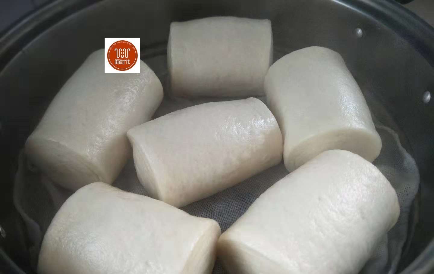 蒸馒头不用提前发面了,只需10分钟,不回缩不塌陷,方便还快捷!