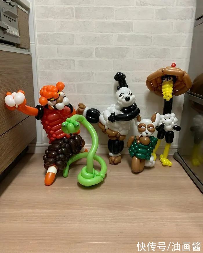 卡通角色|该来的还是来了!童年梦想成真,他用气球扭出经典的卡通角色