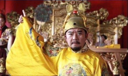 一劫|朱元璋请大臣赴宴，刘伯温看到桌上的杯子后知道真相，逃过了一劫